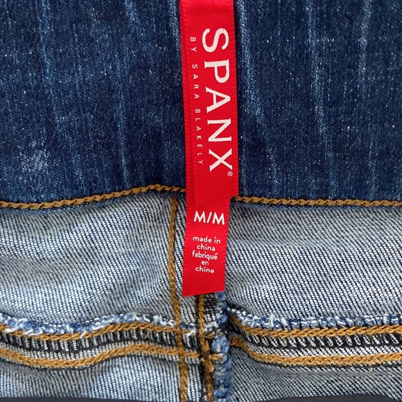 SPANX Distressed Ankle Skinny Jean Raw Hem Medium Wash Stretch Denim Size Medium - Picture 8 of 9